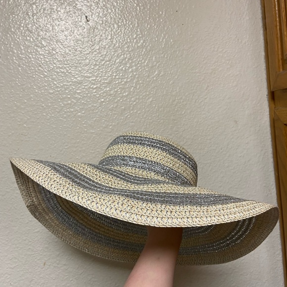 Four Buttons tan nude silver wide brim brimmed summer straw floppy sun hat OS - Picture 9 of 9